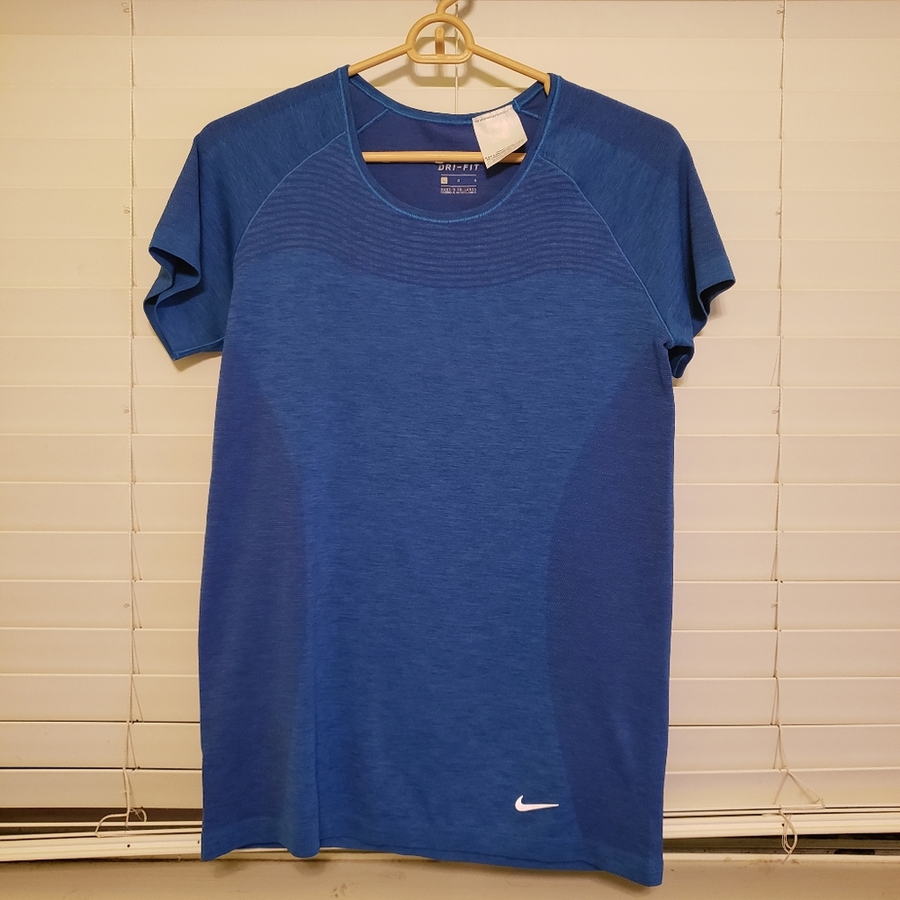 Nike Knit Top!!